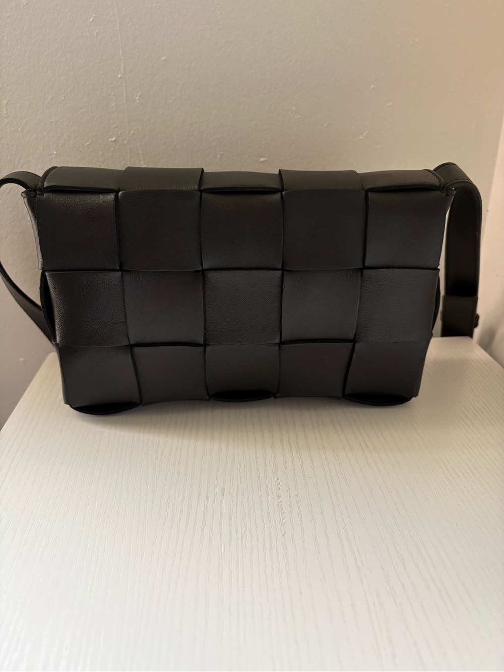 Bottega Veneta Cassette Black Crossbody Bag EUC - Picture 8 of 16
